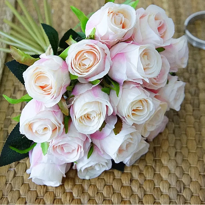 Bouquet de roses artificielles