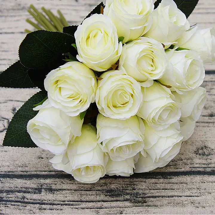 Bouquet de roses artificielles