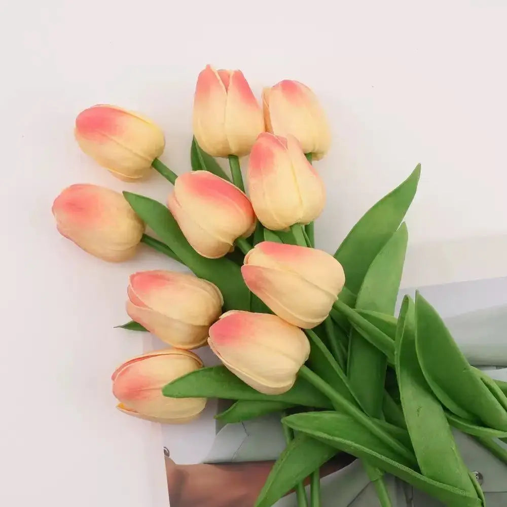 Tulipes artificielles réalistes naturelles