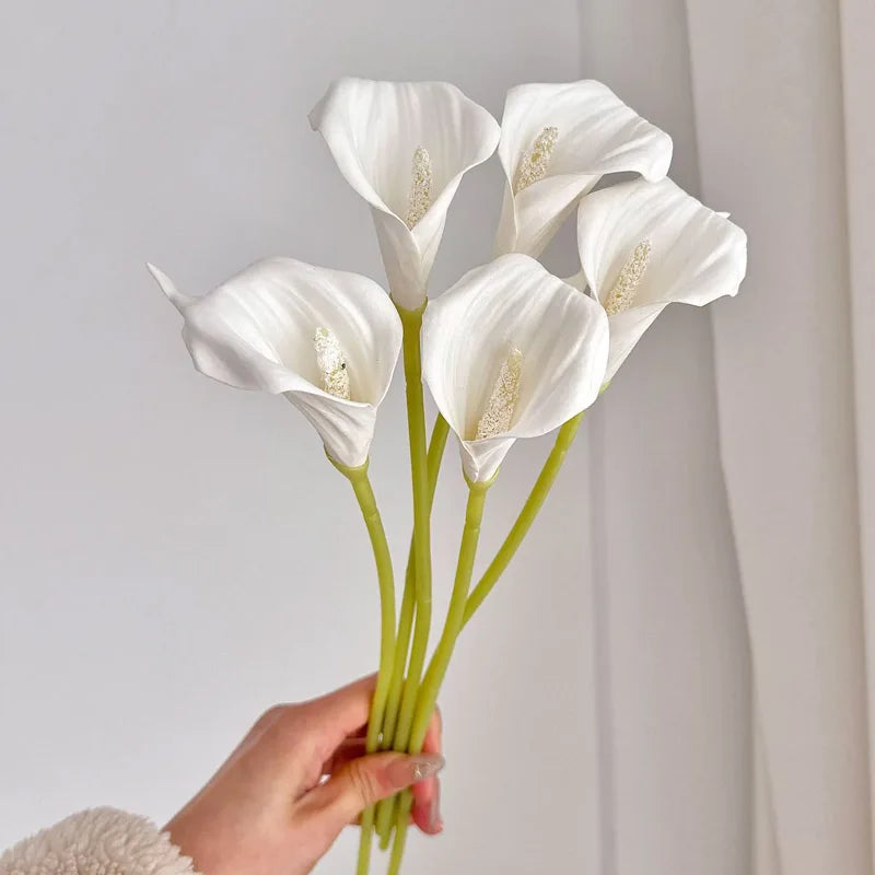 5 fleurs de lys calla artificielles pour la décoration de table